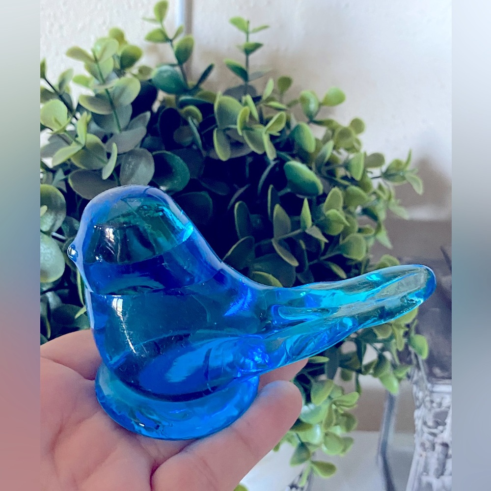 Ward blue “Happy little bluebird” glass paperweight figurine 1995